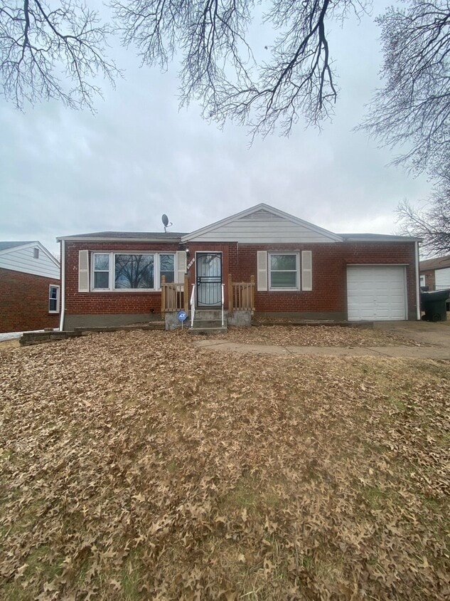 Photo - 858 Melvin Ave