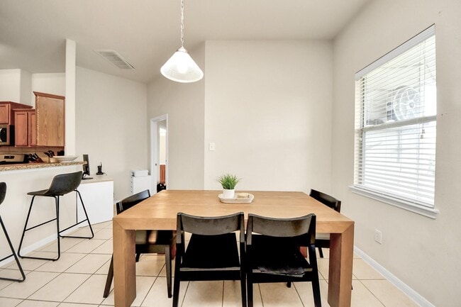 Photo - 1922 Makenna Ln