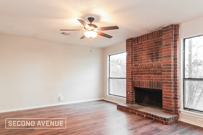 Photo - 732 Creekview Ct