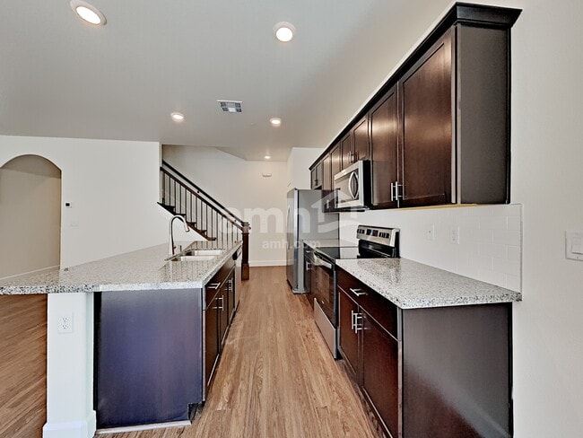 Photo - 696 N Water St