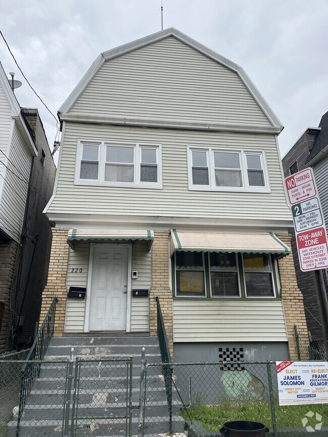 Building Photo - 220 Dwight St Unit 2 Rental