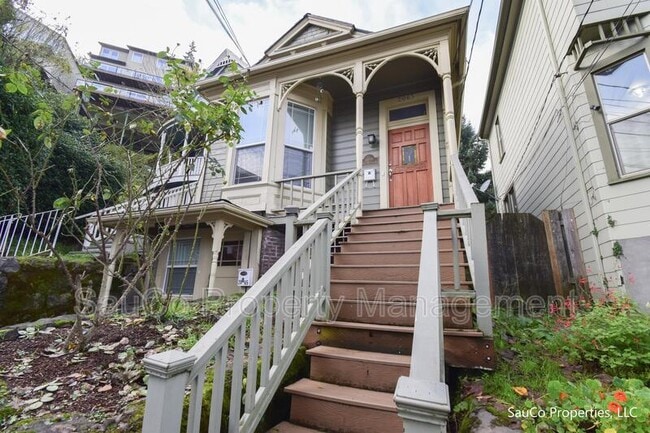 Building Photo - 2065 SW Park Ave Unit A