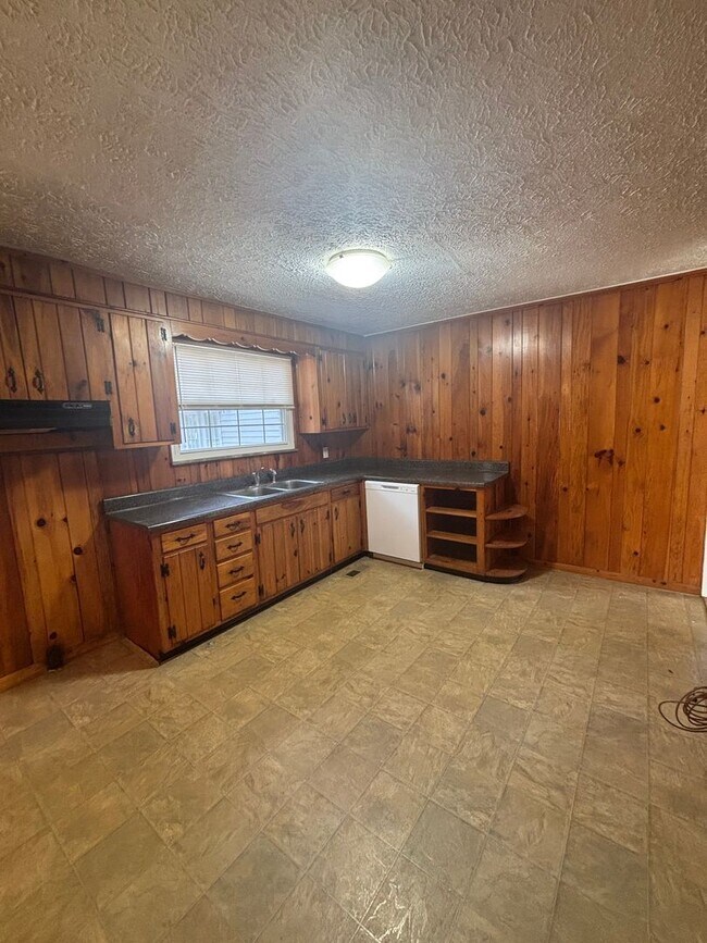 Photo - Updated 3bd/2bth home with Remodeled Maste...