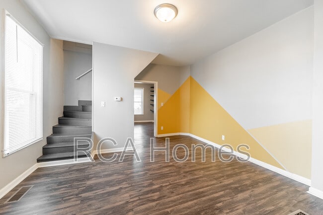 Photo - 1011 E Legrande Ave