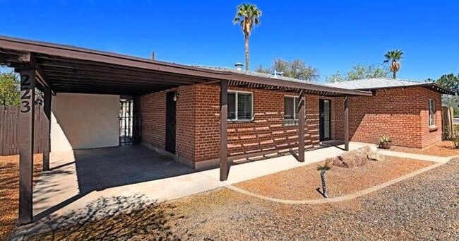 Charming Sam Hughes Brick Home with large ... - Charming Sam Hughes Brick Home with large ...