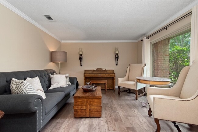 Photo - 16130 Hexham Dr