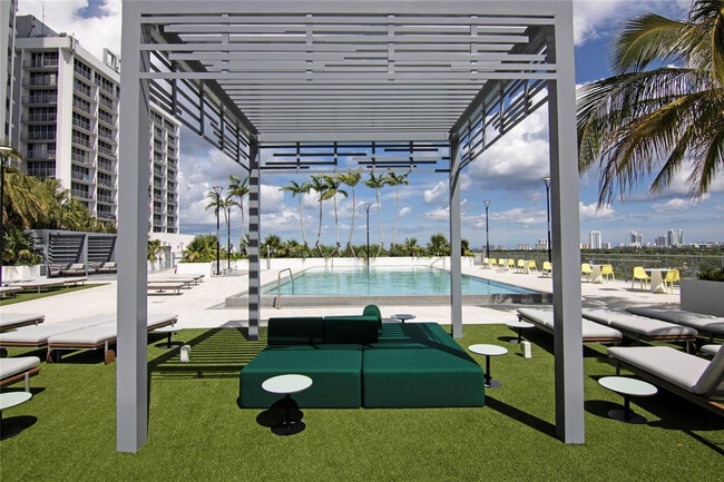 Photo - 1770 S Young Cir Unidad 1006