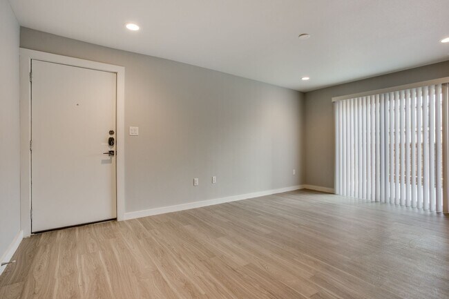 Photo - Look and Lease ?Come live with us at Trousdale in Apt 250! Luxury one-bedroom for $1299 (13 lease... Unidad 250