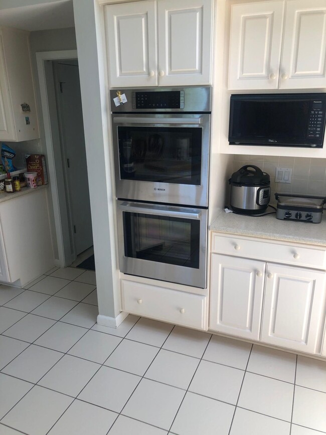 Photo - 1548 Glenlake Cir