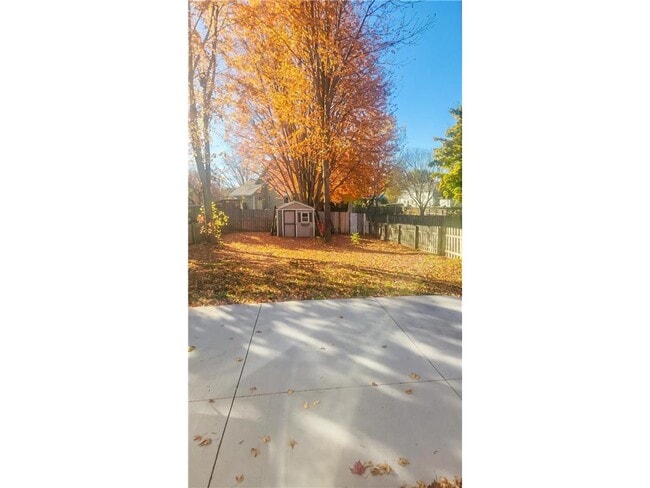 Building Photo - 9 Heights Rd NE