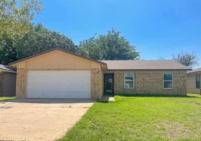 3 bed 2 bath 2 car garage in Frenship ISD - 3 bed 2 bath 2 car garage in Frenship ISD Casa