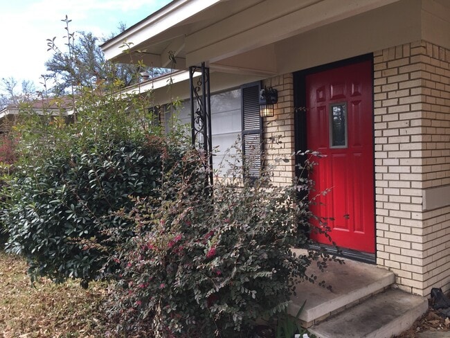 3/2 with carport fenced yard pet friendly - 3/2 with carport fenced yard pet friendly Casa