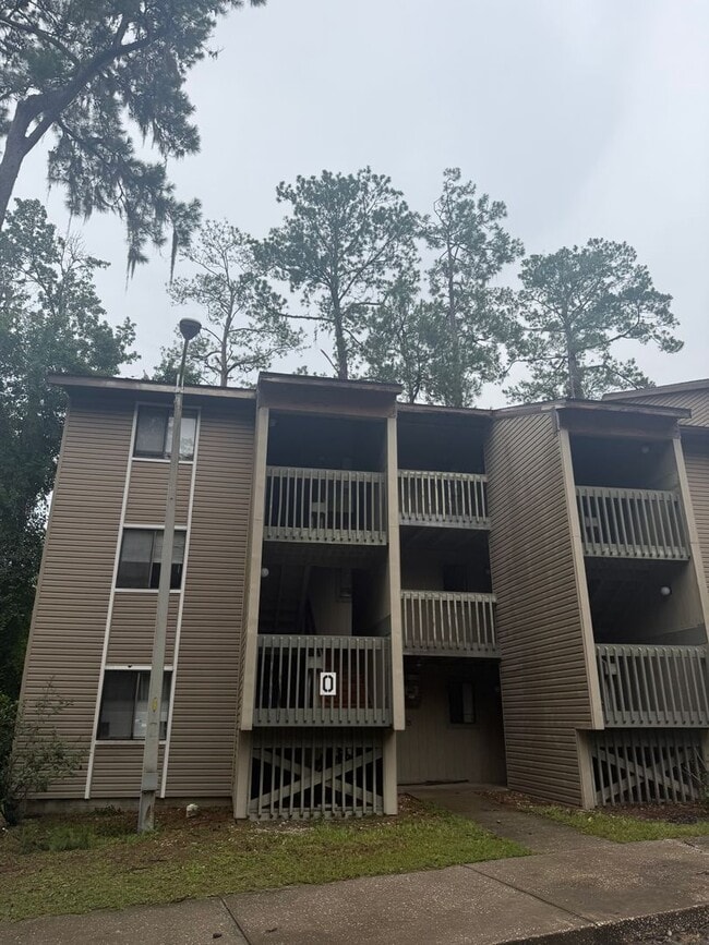 Building Photo - 2-Bedroom, 2-Bath Condo Near UF, Shands and Downtown Gainesville