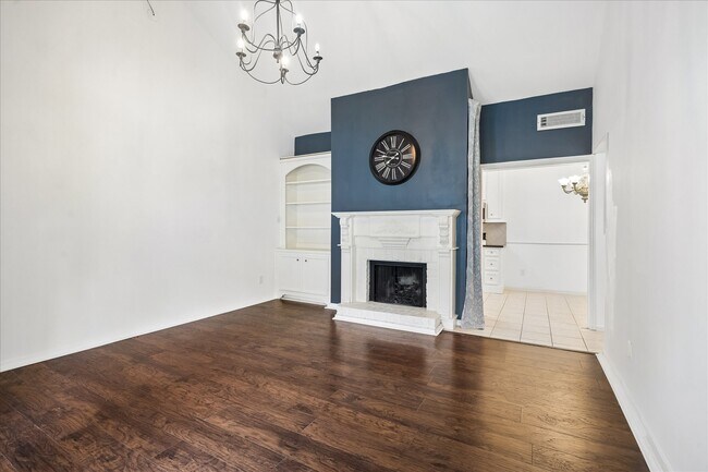 Photo - 2100 Tanglewilde St Unit 538