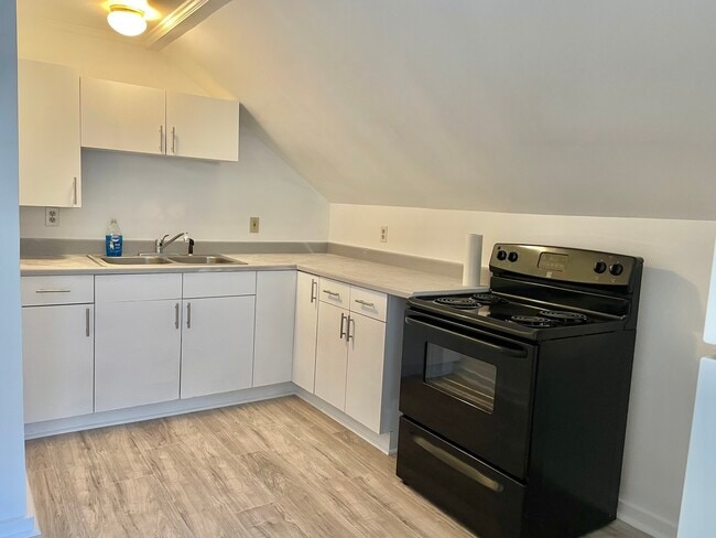Building Photo - 3 Gilman St Unit 2