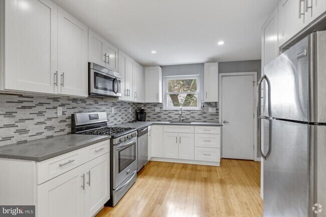 Building Photo - 240 Wilder St Rental