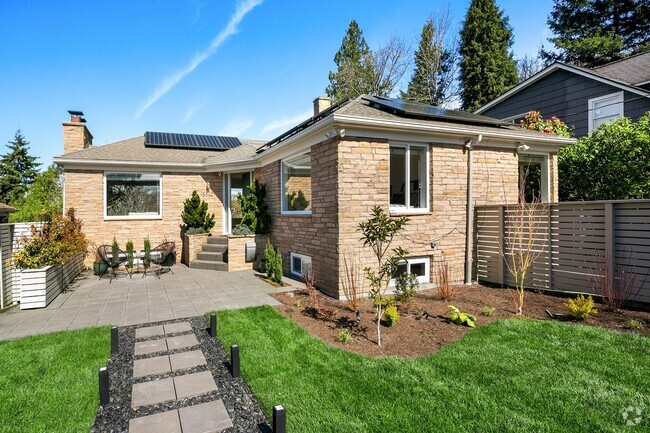 Building Photo - West Seattle View Home!