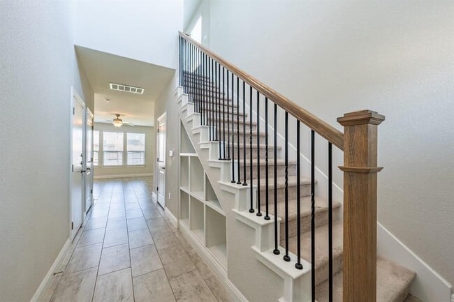 Photo - 3432 Rooba St