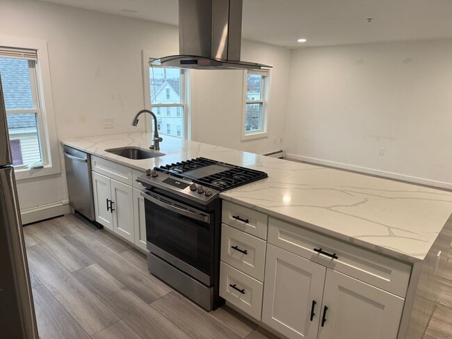 Building Photo - 61 Chapel St Unit 61 Chapel St, 3rd Fl