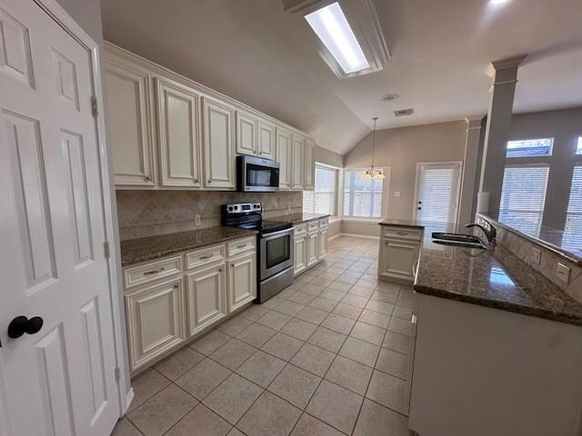 Photo - 5998456049 A