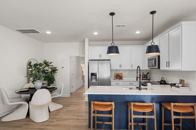 Building Photo - Avery Square