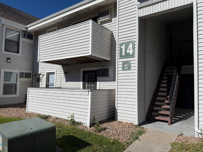 Photo - Ground Level 1 Bedroom/1 Bathroom Condo Located In Gated Oak Park Community! (Available Immediately) Unidad 14-101