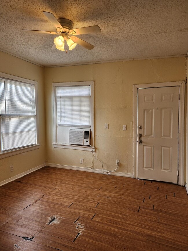 Photo - 112 W North Loop Blvd