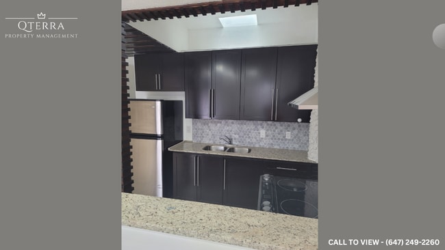 Photo - 234 King St W