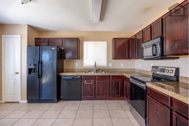 Building Photo - 4Bed/2.5Bath House in Maricopa! Move-In Ready on 08/20/2026!