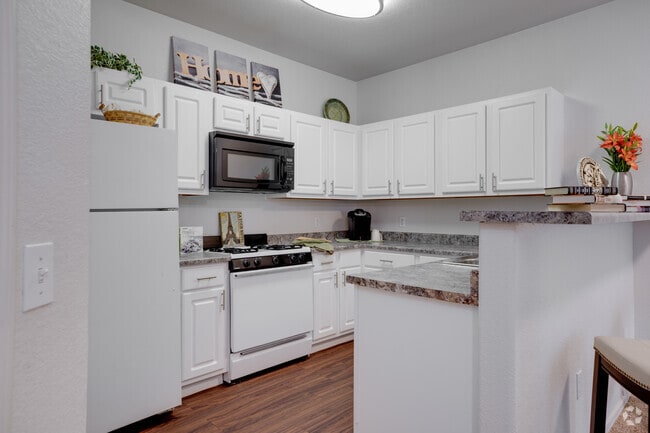 1BR, 1BA - 817SF - The Polo Club