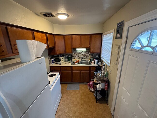 Photo - Large 7 bedroom house with 2 kitchens