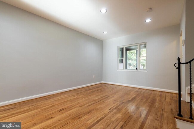 Photo - 306 35th St NE Casa Adosada