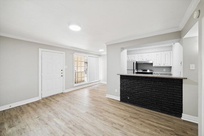 Building Photo - 201 Emerson St Unit 6