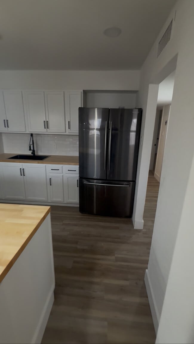 Building Photo - 122 Rio Rd Rental