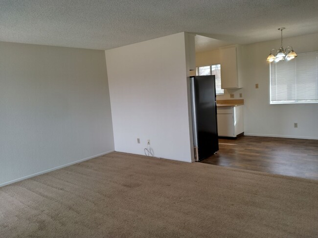 Building Photo - 6587 Sunset Rd Unit A Rental