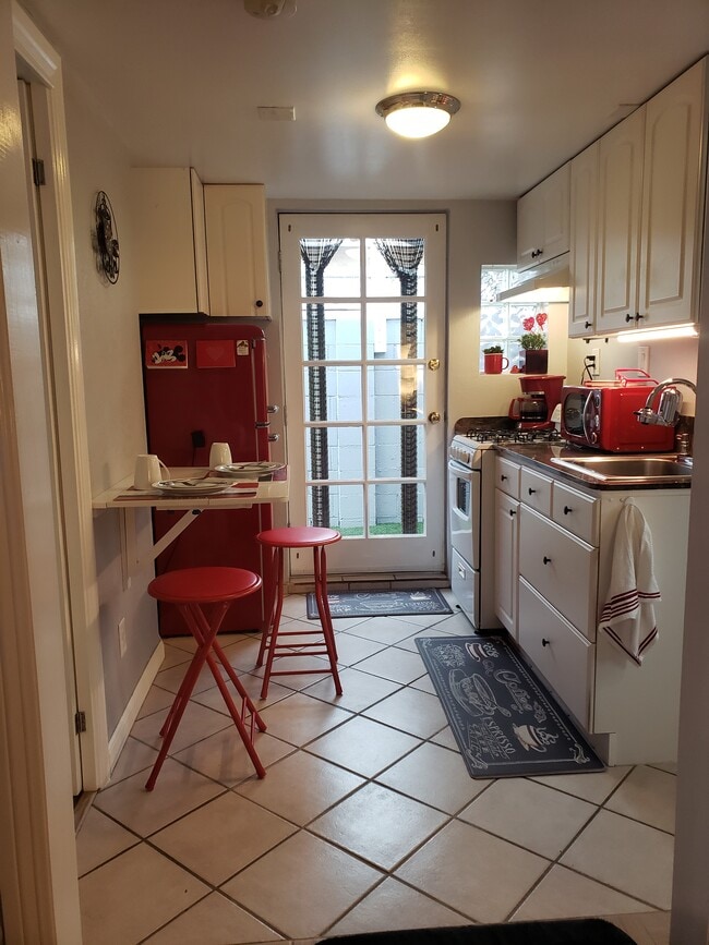 Photo - 735 W 19th St Unidad 3