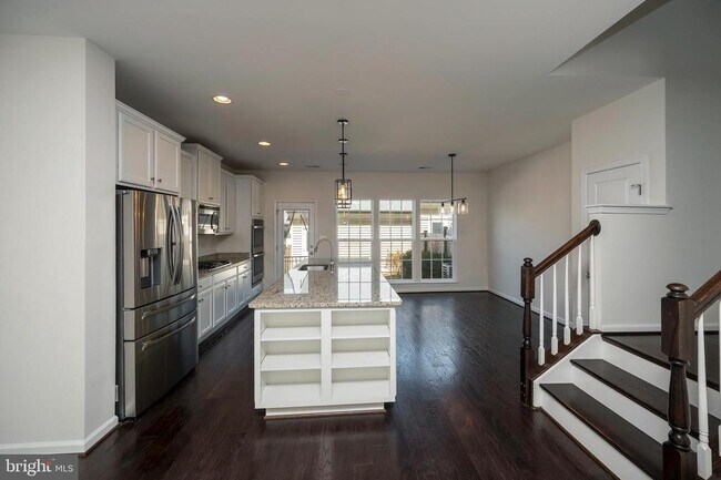 Photo - 208 Freesia Ln