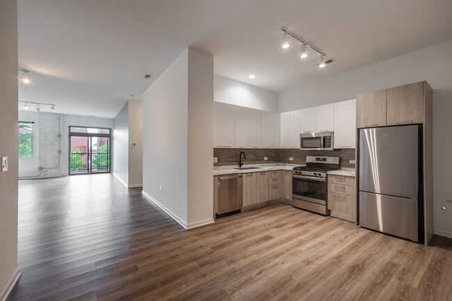 Building Photo - 2550 S Wabash Ave Unit 302 Rental