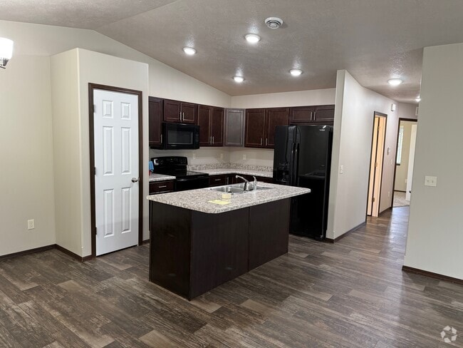 Building Photo - 300 E Ivy Rd Rental