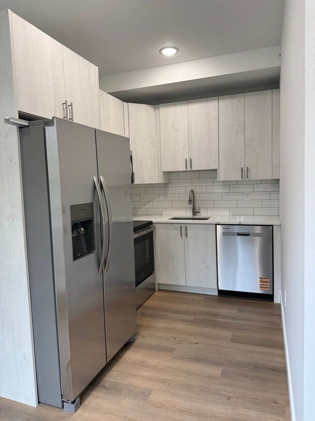 Building Photo - 3263 N 13th St Unit 3