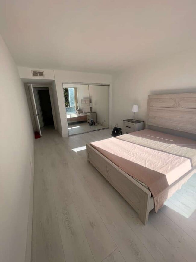 your Private Room we can add almost anything you like No Extra charge b4 you move in - 424 N Palm Dr