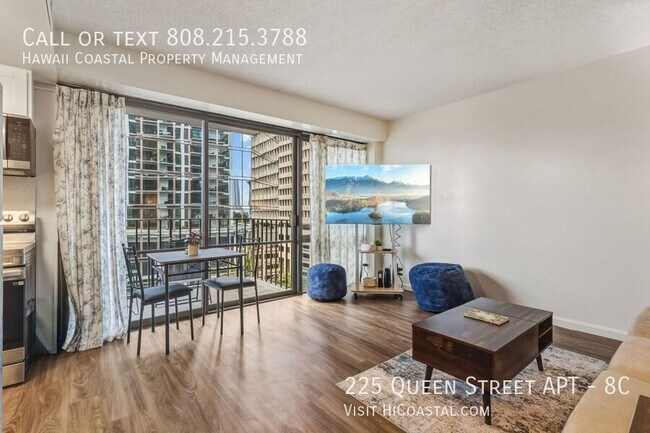 225 Queen St