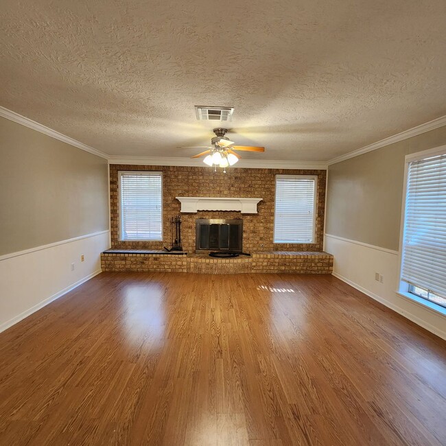 Photo - 3 Bedroom Home Available in October!