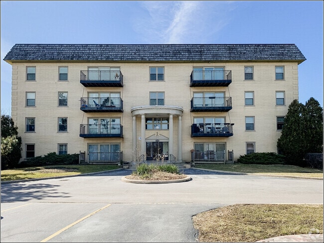 Building Photo - 9601 Golf Rd Unit 404 Rental