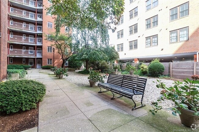 Building Photo - 700 Summer St Unit 9H Rental