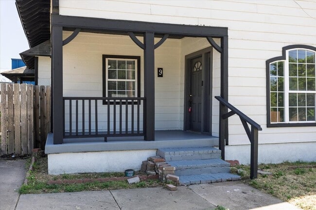9 NW 7th St