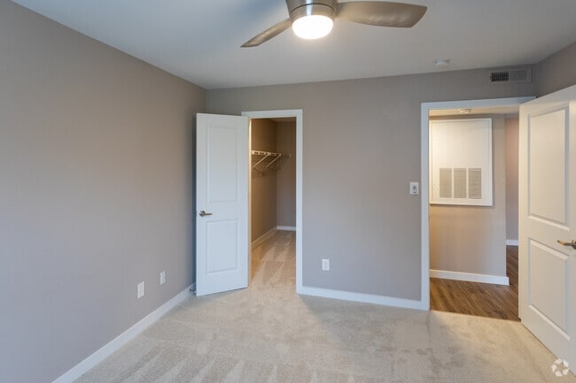 2BR, 2BA - 980SF