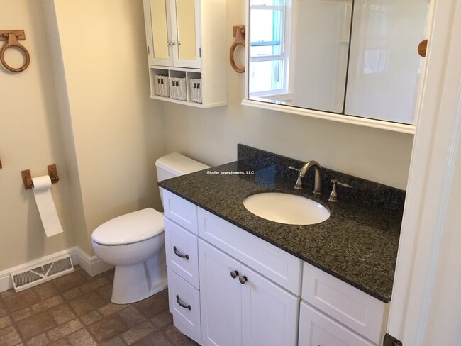 Photo - 121 E Washington Ave
