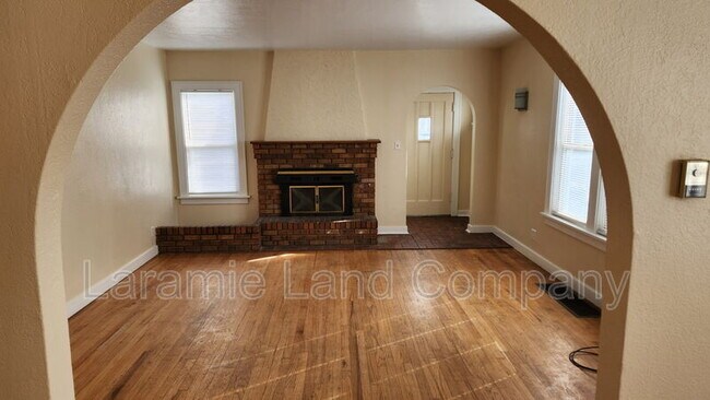 Photo - 658 N 10th St