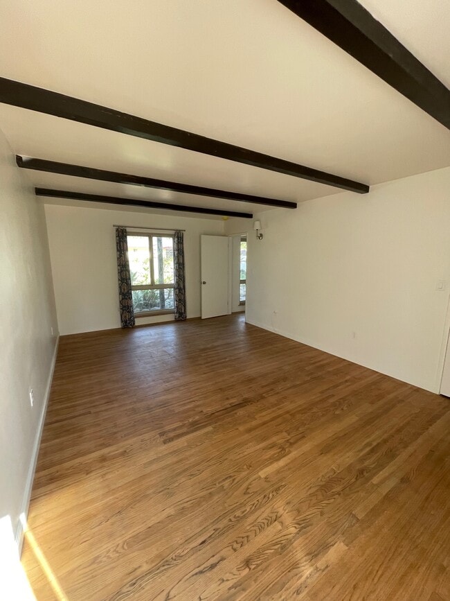 Dormitorio principal en la planta baja - 576 Blaisdell Dr